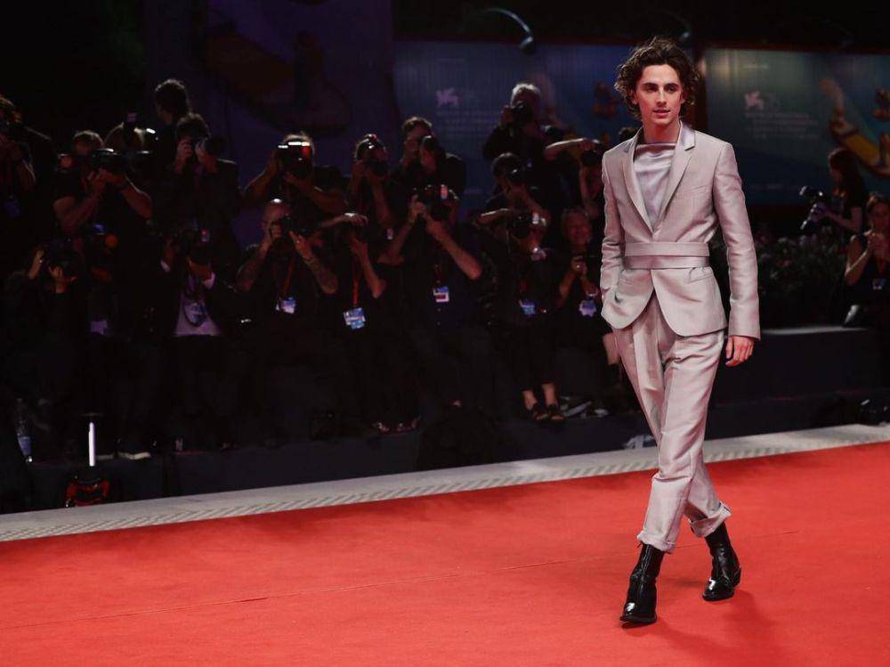 potret Timothee Chalamet berjalan di red carpet (instagram.com/tchalamet/)