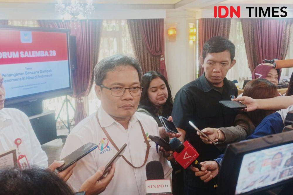 Pelaksana tugas (Plt) Direktur Perlindungan Sosial Korban Bencana Alam (PKSBA) Kemensos Adrianus Alla dalam forum Salemba penanganan bencana El Nino, di Gedung Kemensos, Kamis (7/9/2023). (IDN Times/Dini Suciatiningrum)