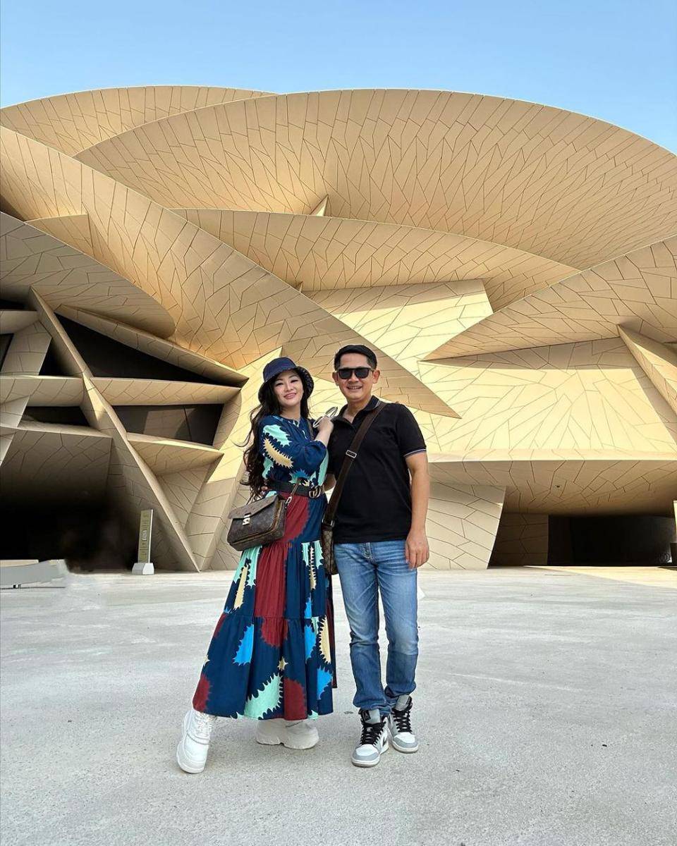 potret Fitri Carlina dan suami saat di Qatar (instagram.com/fitricarlina)