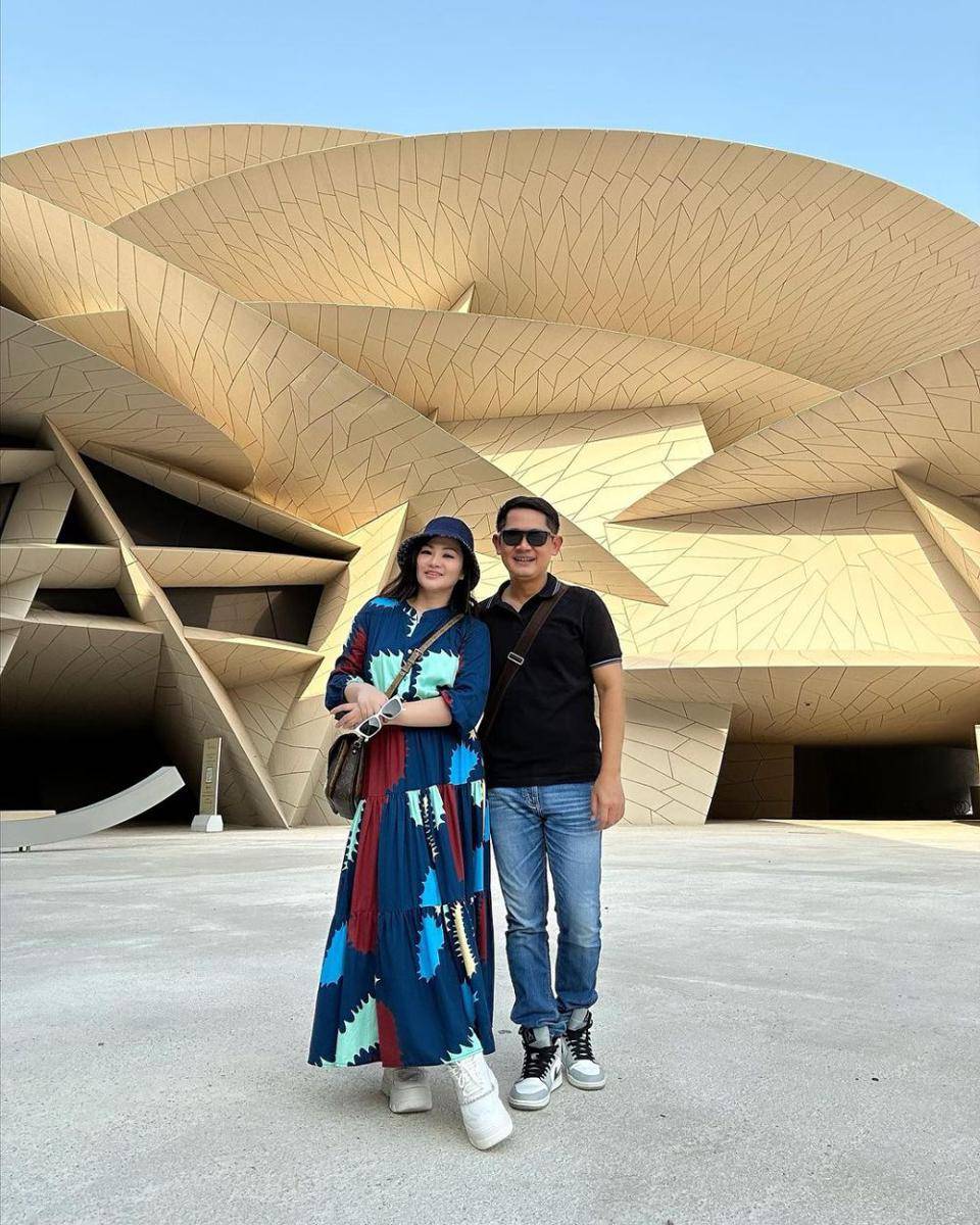 potret Fitri Carlina dan suami saat di Qatar (instagram.com/fitricarlina)