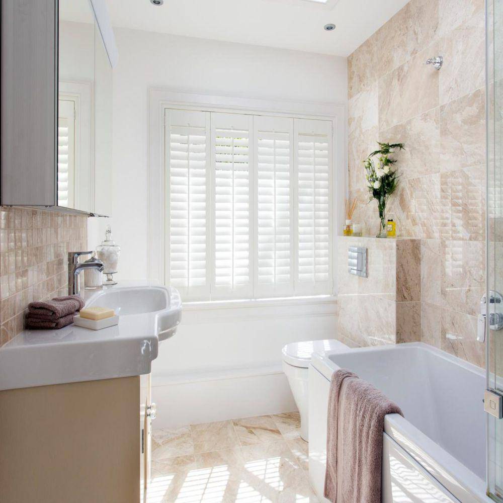 Desain kamar mandi bernuansa beige (idealhome.co.uk)