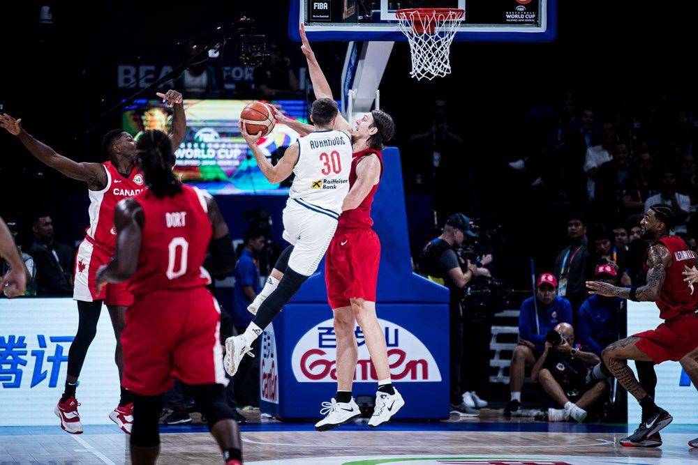 Kanada lawan Serbia di Piala Dunia Basket 2023. (Dok. FIBA)