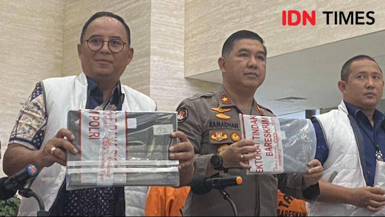 Polisi bongkar kasus perjudian online yang bermarkas di Bali. Sebanyak 11 orang ditetapkan sebagai tersangka. (IDN Times/Amir Faisol)