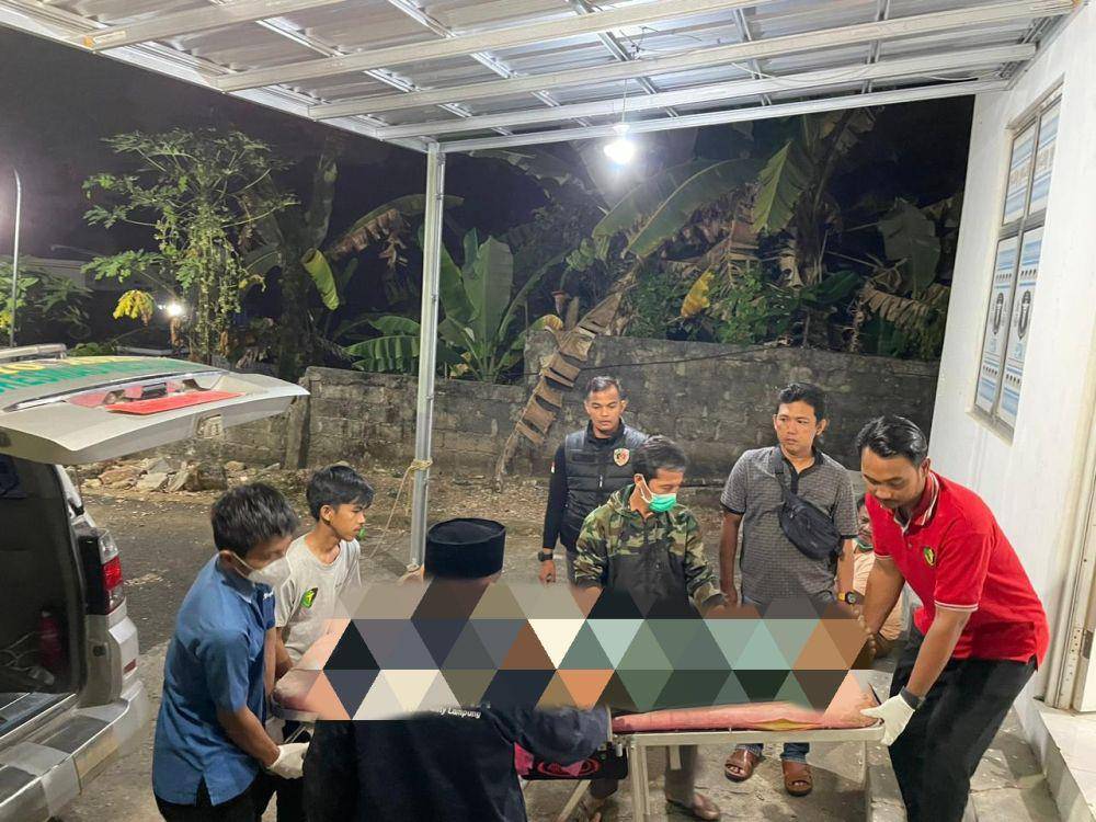 Penampakan jenazah NY, pelaku pencurian sapi diberikan tindakan tegas dan terukur Polres Lampung Timur. (Dok. Polres Lampung Timur).