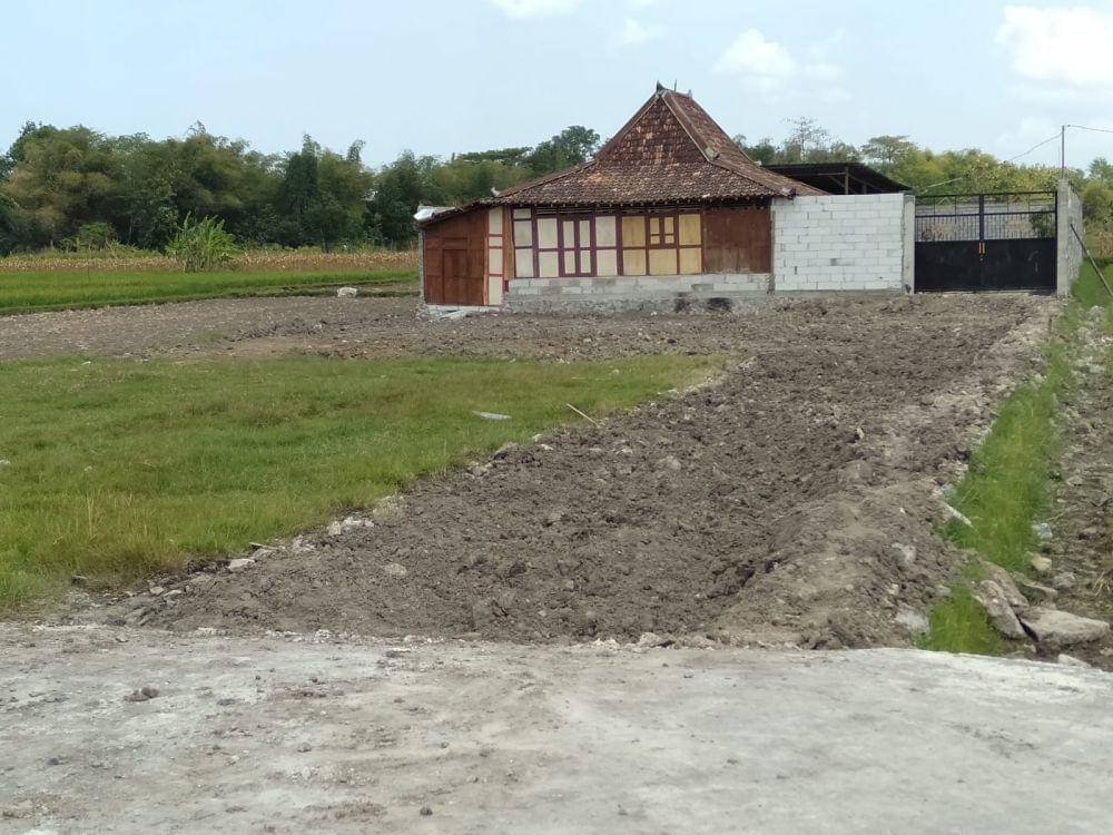 Akses jalan menuju rumah Sri Nuryanti sudah dikembalikan ke fungsi awal TKD sebagai lahan pertanian.(IDN Times/Daruwaskita)