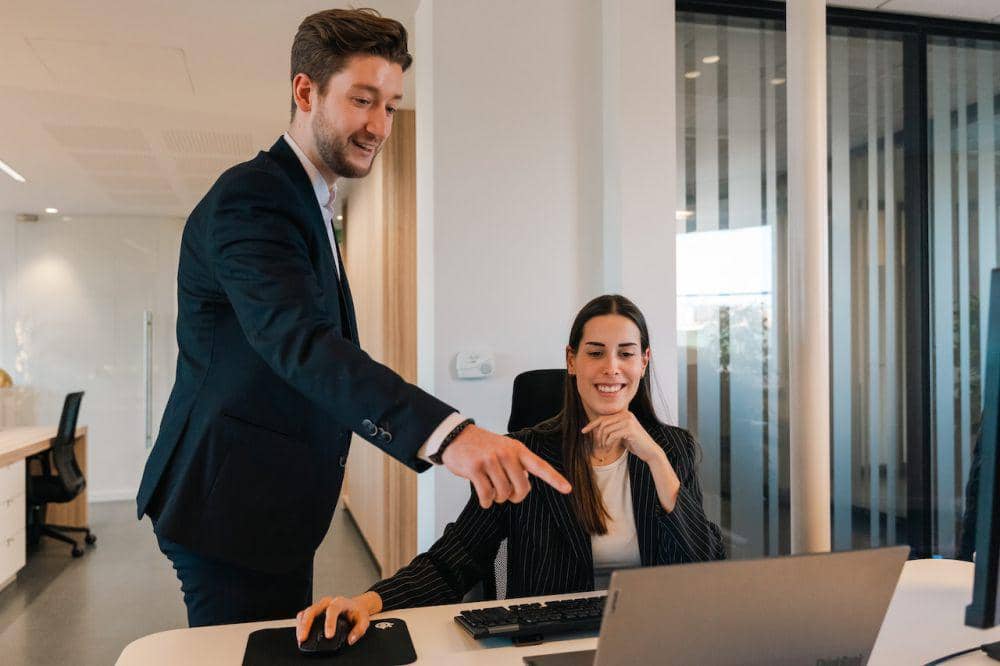 7 Tips Tingkatkan Respek Atasan padamu, Caper yang Positif