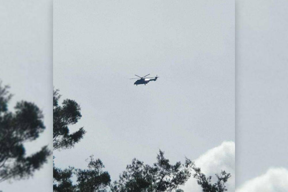 Tampak salah satu helikopter yang dikatakan melakukan serangan ke Markas Batalyon Alguru, Kabupaten Nduga, Papua Pegunungan. (IDN Times/Istimewa)