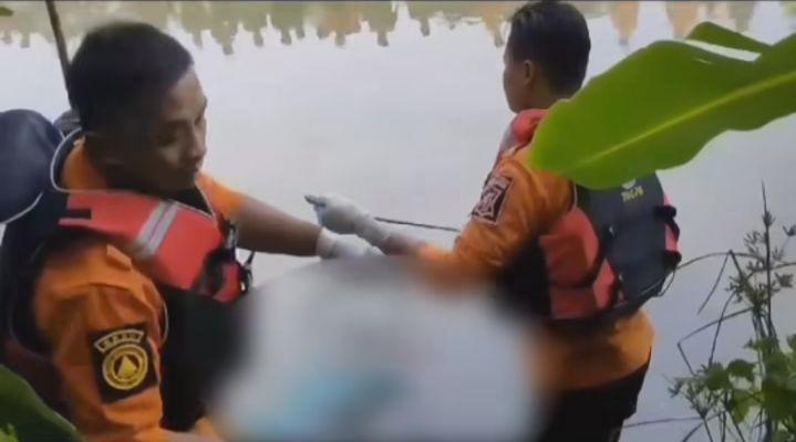 2 Orang Ditemukan Tewas Mengambang di Sungai Surabaya