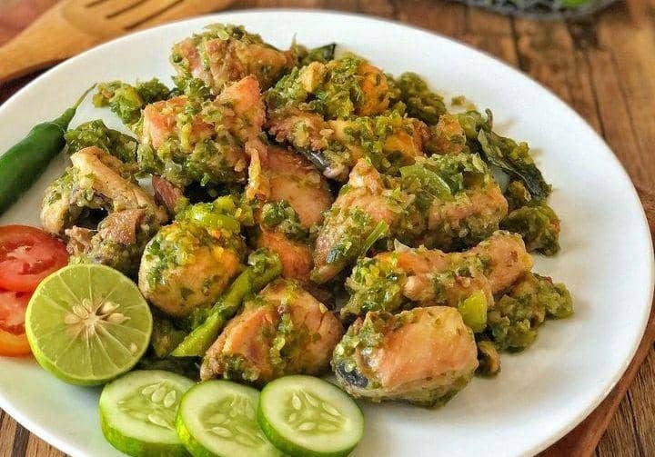 Resep Ayam Cah Cabe Ijo, Pedasnya Menggugah Selera!