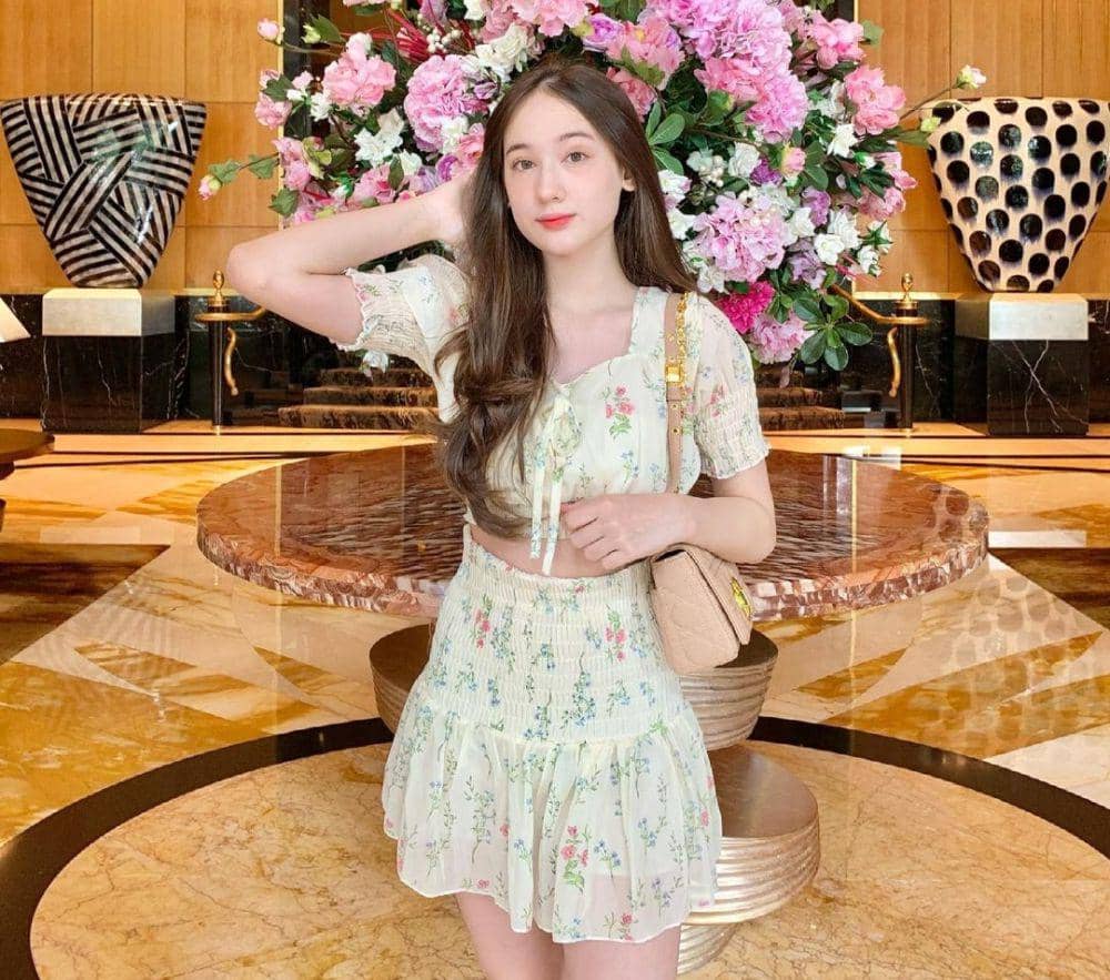 ide outfit dress ala Laura Moane (instagram.com/its_lauramoane2)