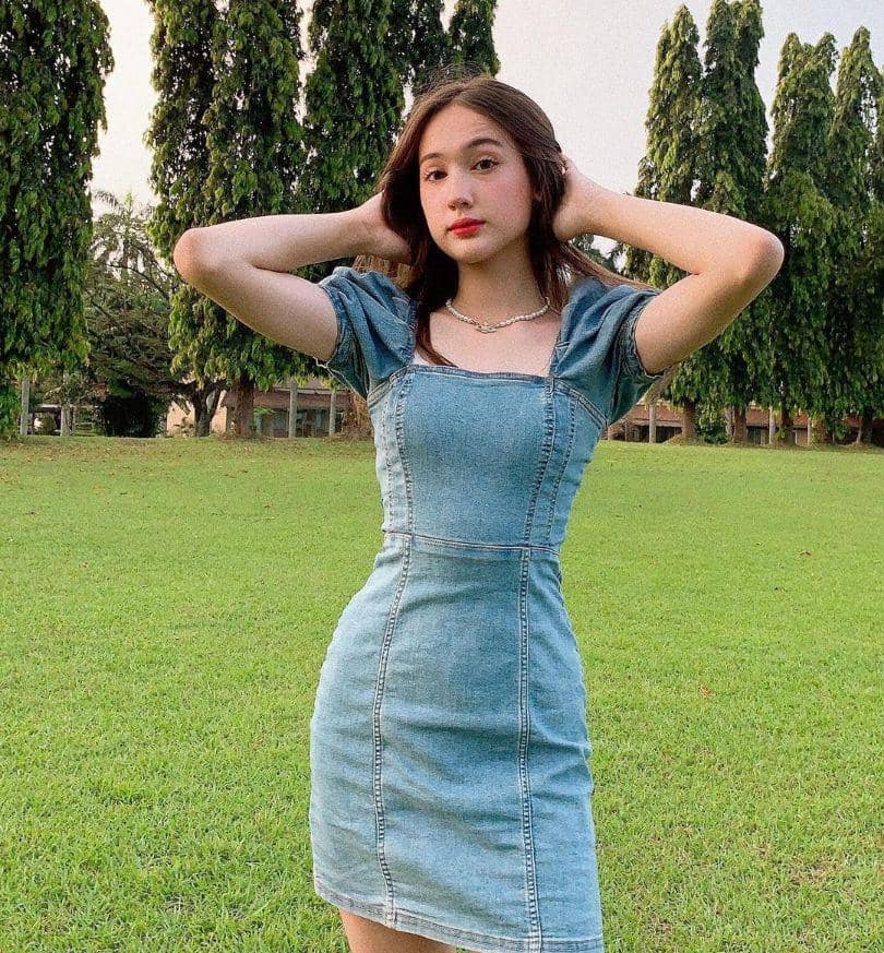 ide outfit dress ala Laura Moane (instagram.com/its_lauramoane2)