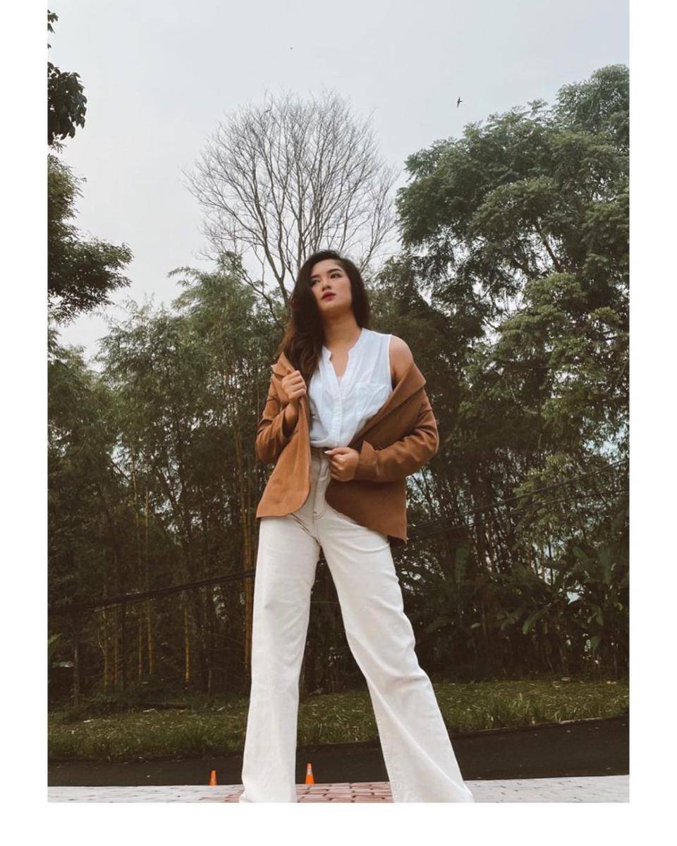 ide gaya Ochi Rosdiana (instagram.com/ochi24)