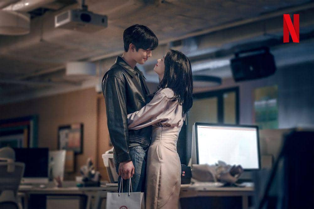 Koo Yeon Jun (Ahn Hyo Seop) dan Han Jun Hee (Jeon Yeo Bin) di drakor A Time Called You (instagram.com/netflixkr)