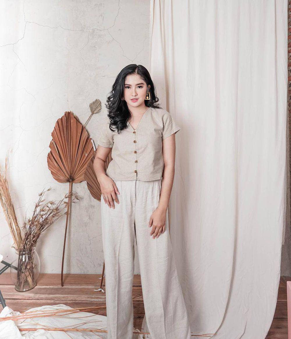 ide gaya Ochi Rosdiana (instagram.com/ochi24)