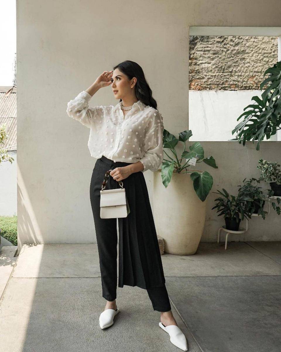 outfit monokrom Jessica Mila (instagram.com/jscmila/)