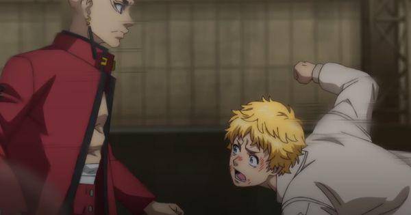 Takemichi menyerang Kakucho ( Dok. @animetoman / Tokyo Revengers S3 )