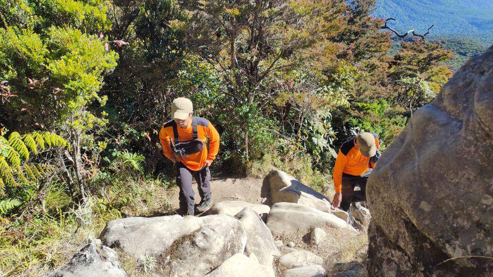 Operasi pencarian pendaki hilang di Gunung Bawakaraeng. (Dok. Basarnas Makassar)