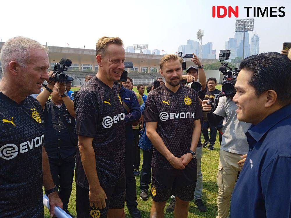 Pelatihan dari legenda Dortmund untuk anak-anak Papua. (IDN Times/Sandy Firdaus)