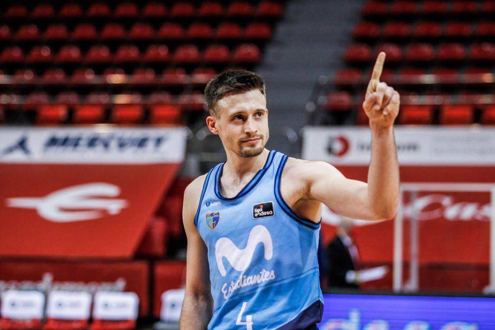 Aleksa Avramovic saat berseragam Estudiantes. (fiba.basketball)
