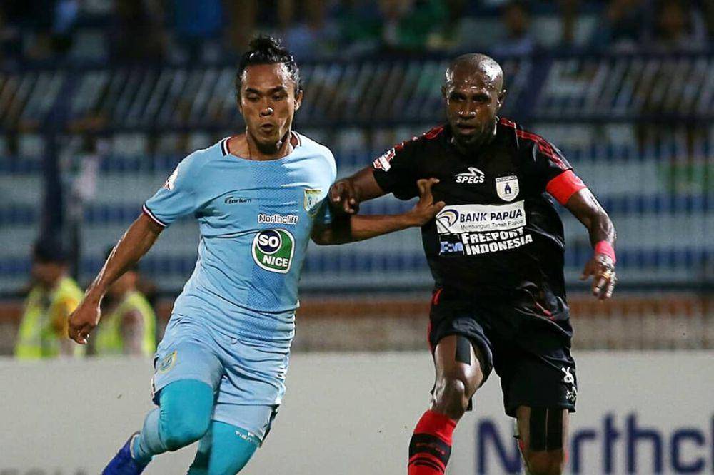Persela Lamongan saat menghadapi Persipura Jayapura pada 2019. (twitter.com/PerselaFC)