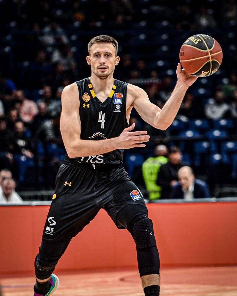 Aleksa Avramovic saat berseragam Partizan Belgrade. (fiba.basketball)