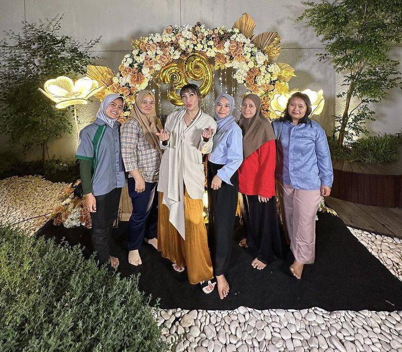 potret pengajian ulang tahun ke-39 Ayu Dewi (Instagram.com/mrsayudewi)