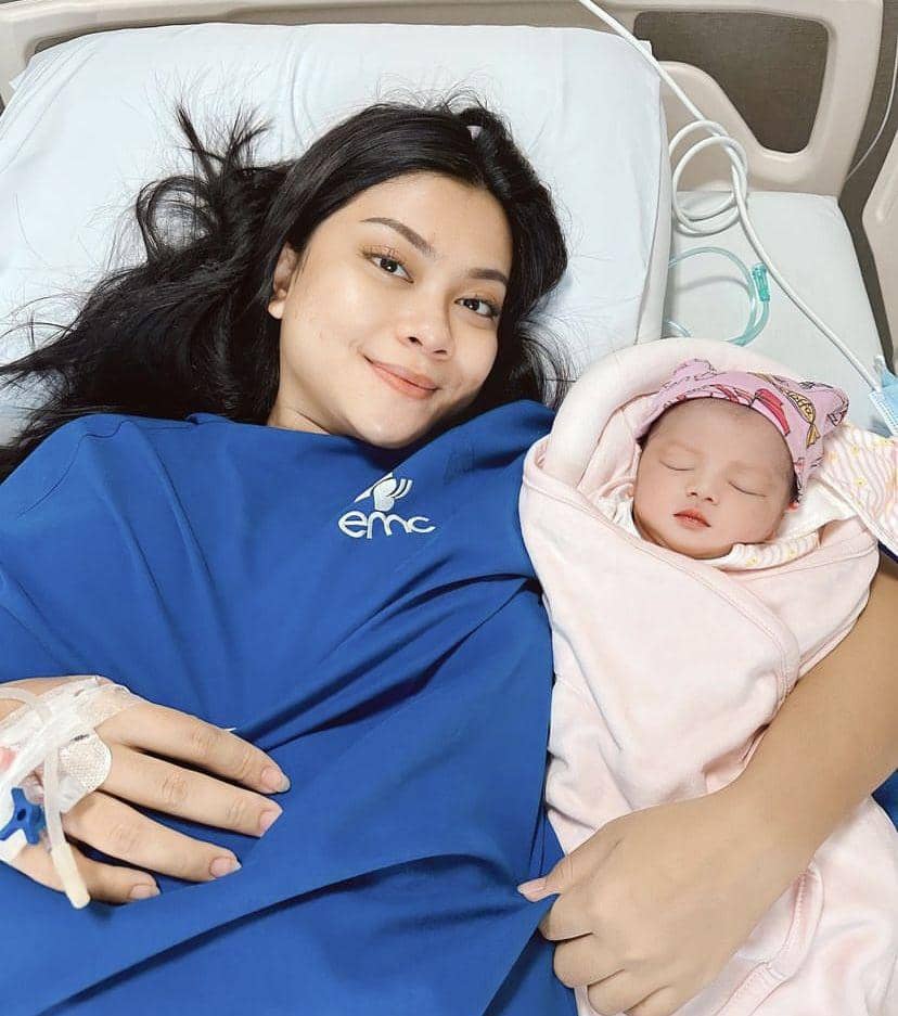 Hanum Mega melahirkan (Instagram.com/real.hanummegaa)