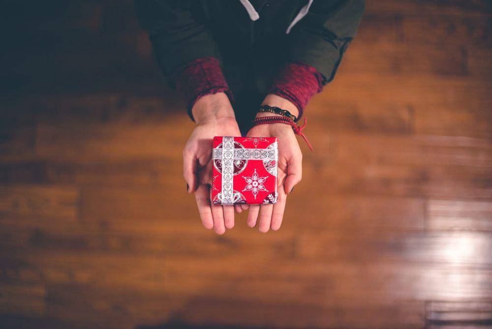 ilustrasi hadiah (unsplash.com/Ben White)