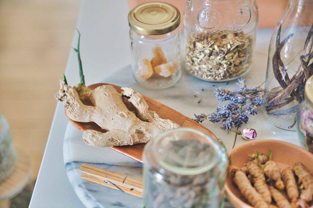 Pengobatan herbal (https://unsplash.com/@conscious_design)