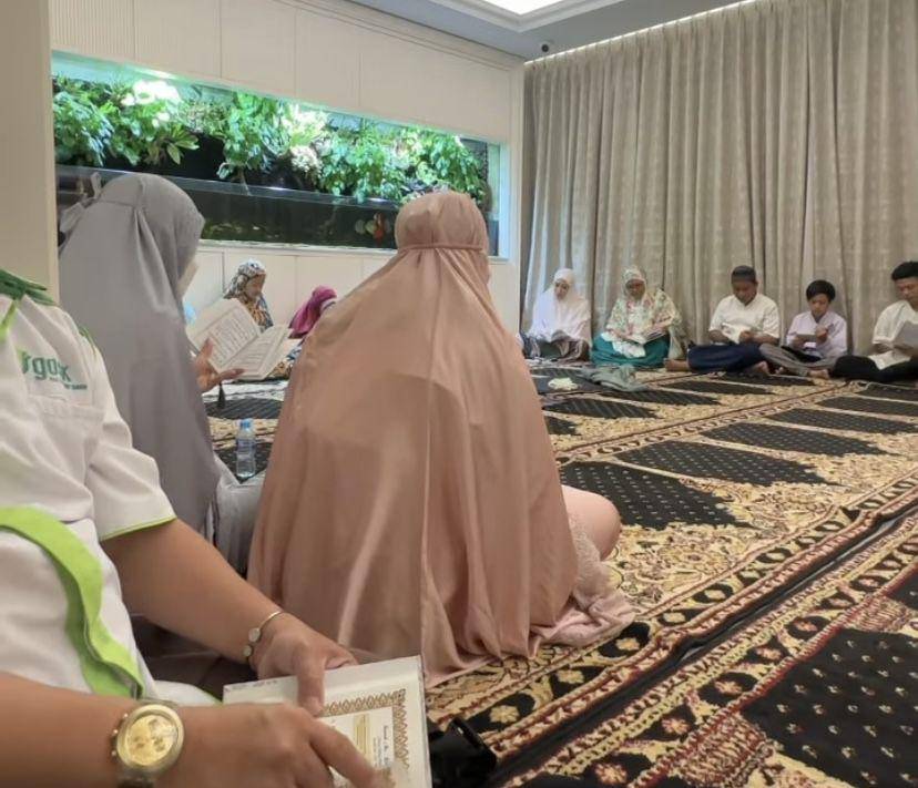 potret pengajian ulang tahun ke-39 Ayu Dewi (Instagram.com/mrsayudewi)