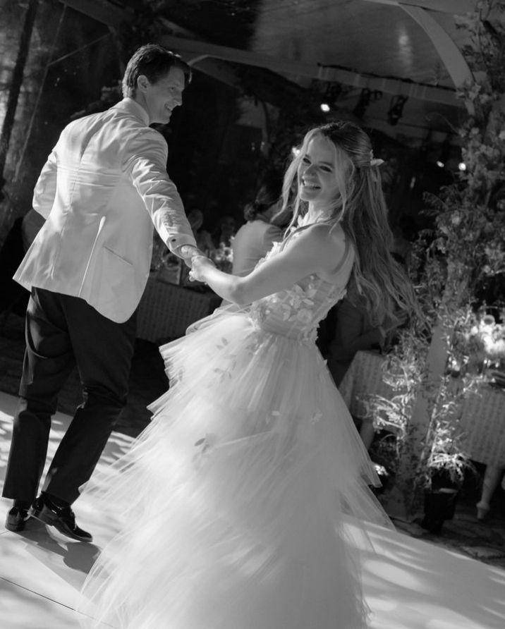potret pernikahan Joey King dan Steven Piet (instagram.com/vogueweddings)