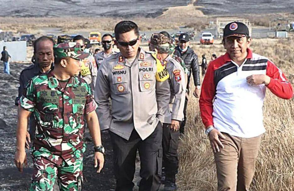 Kapolres Probolinggo, AKBP Wisnu Wardana saat melakukan peninjauan di Bukit Teletubbies Bromo. (IDN Times/istimewa)