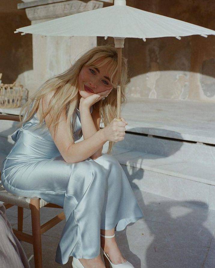 potret Sabrina Carpenter di pernikahan Joey King dan Steven Piet (instagram.com/voguemagazine)