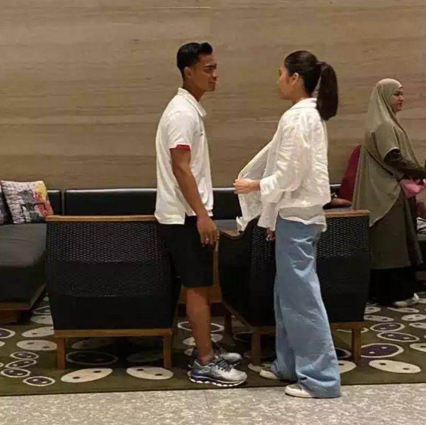 Azizah Salsha nonton Pratama Arhan tanding (instagram.com/storyarhanazizah)