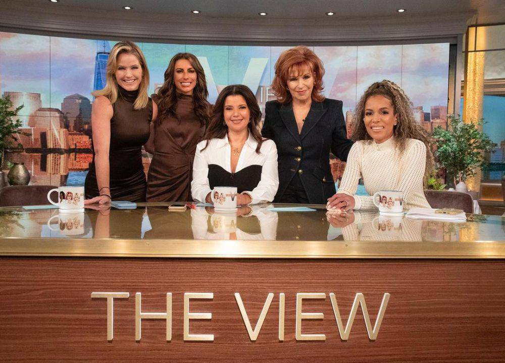 potret host the view (instagram.com/theviewabc)