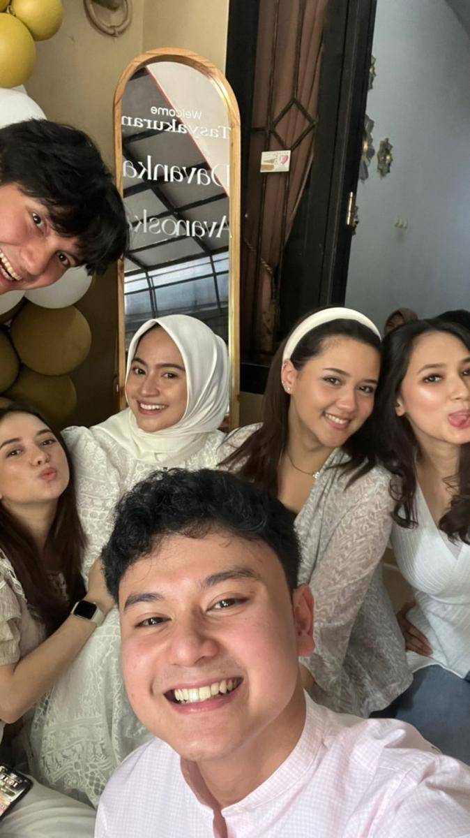 momen akikah anak pertama Vicky Kalea (instagram.com/bintangagara)