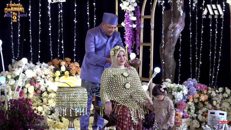 potret keluarga di 7 bulanan Aurel (YouTube.com/AttaHalilintar)