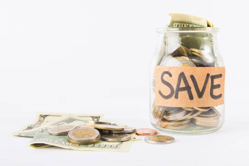 ilustrasi save money (freepik.com/freepik)