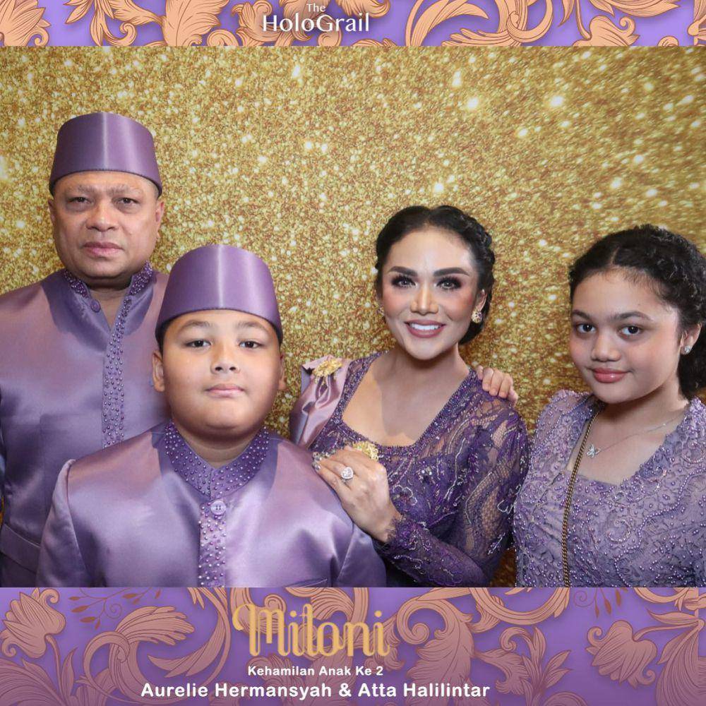 potret keluarga di 7 bulanan Aurel (Instagram.com/krisdayantilemos)