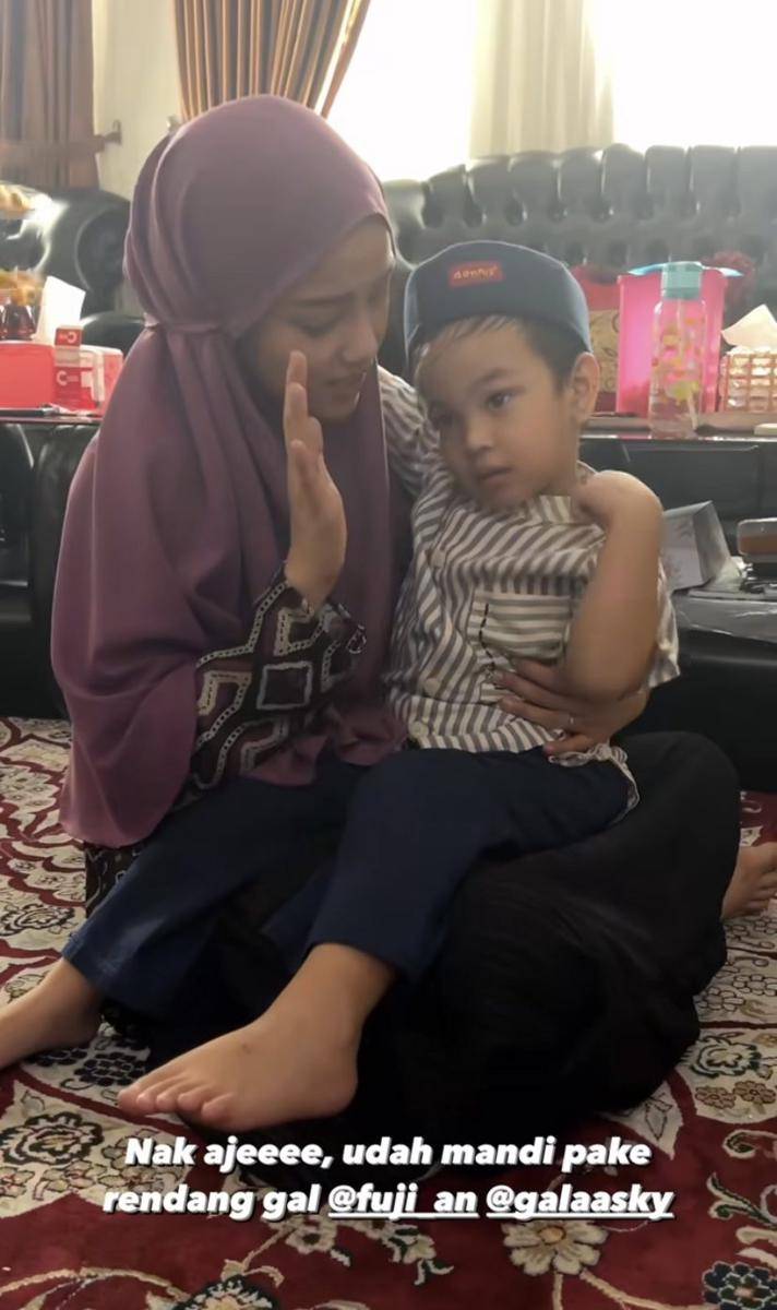 potret Fuji pamit umrah (Instagram.com/fransfaisal_)