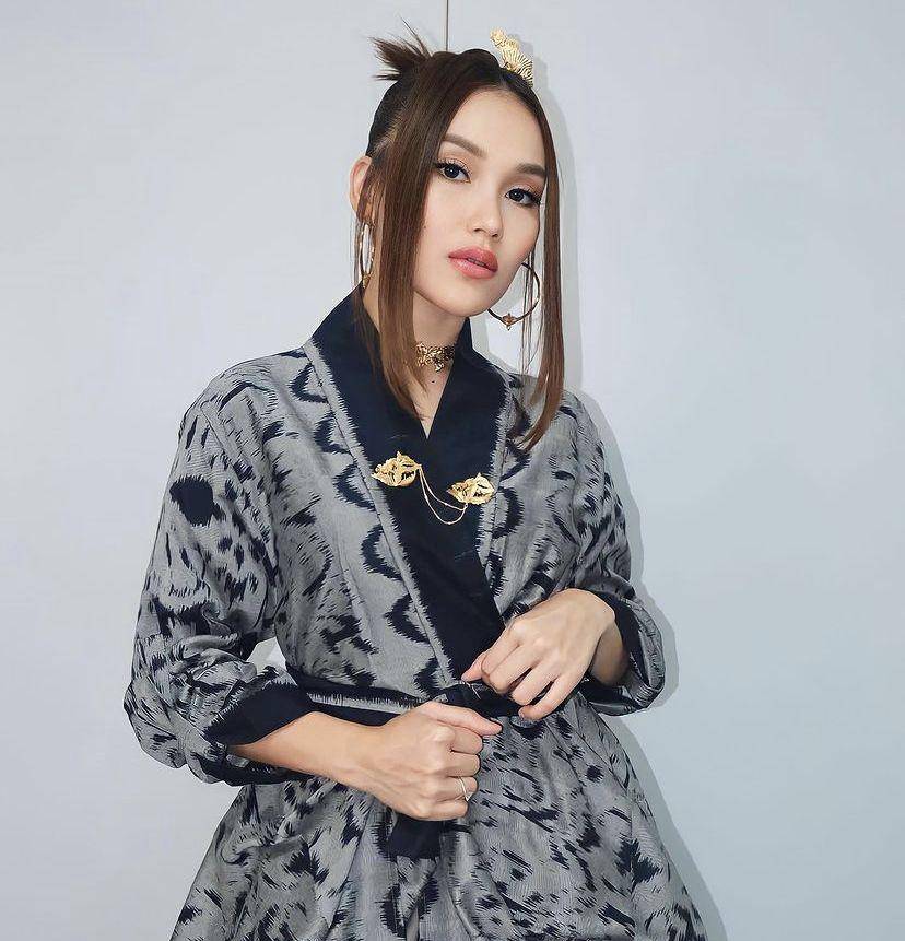 artis melahirkan tanpa didampingi sosok suami (Instagram.com/ayutingting92)