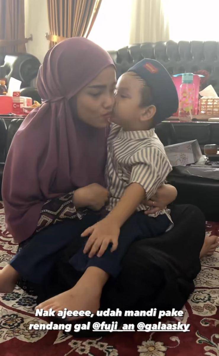potret Fuji pamit umrah (Instagram.com/fransfaisal_)