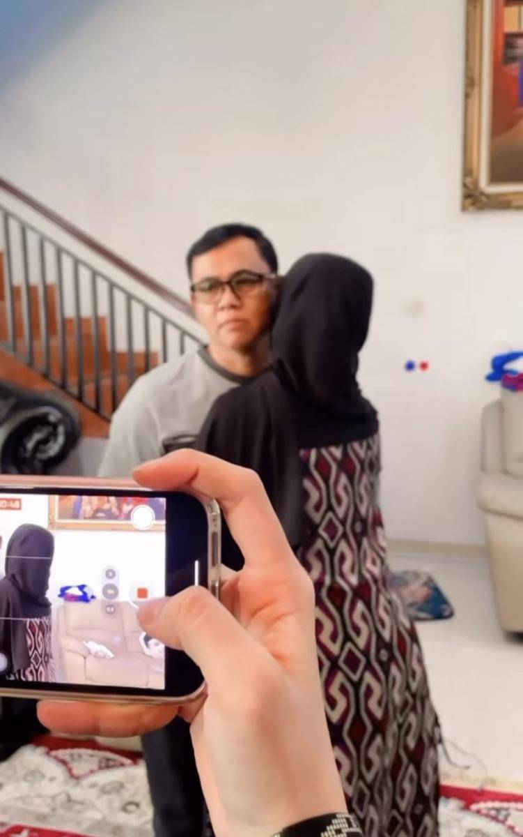 potret Fuji pamit umrah (Instagram.com/opah_faisal)