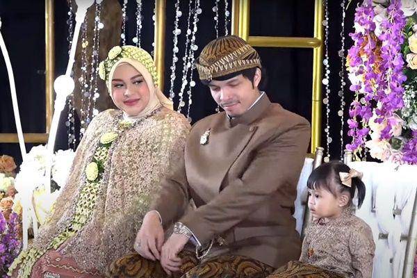 potret 7 bulanan anak kedua Aurel Hermansyah (youtube.com/attahalilintar)