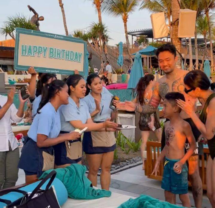 Kejutan ulang tahun anak Uus (Instagram.com/uusbiasaaja)