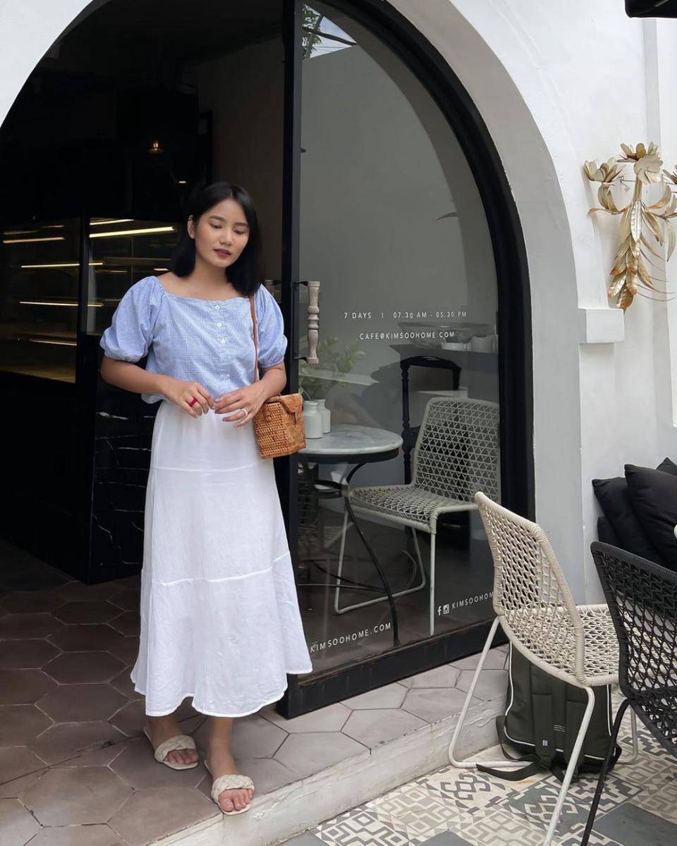 potret OOTD nuansa biru ala selebgram Jesica Ceren (instagram.com/jesicaceren)