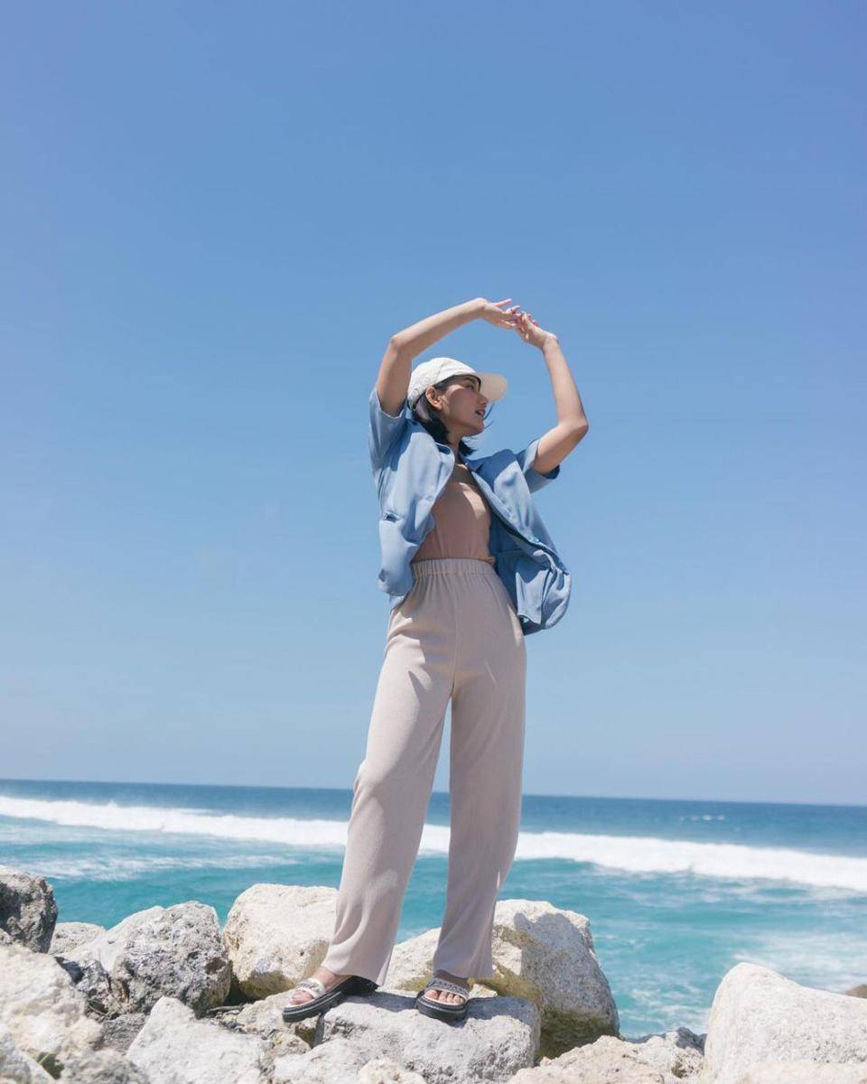 potret OOTD nuansa biru ala selebgram Jesica Ceren (instagram.com/jesicaceren)