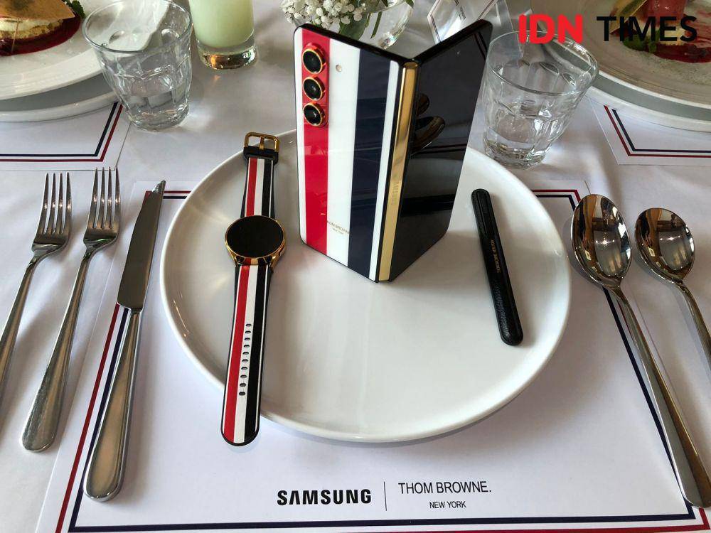 ilustrasi Galaxy Z Fold5 Thom Browne Edition (IDN Times/Rifki Wuda Sudirman)