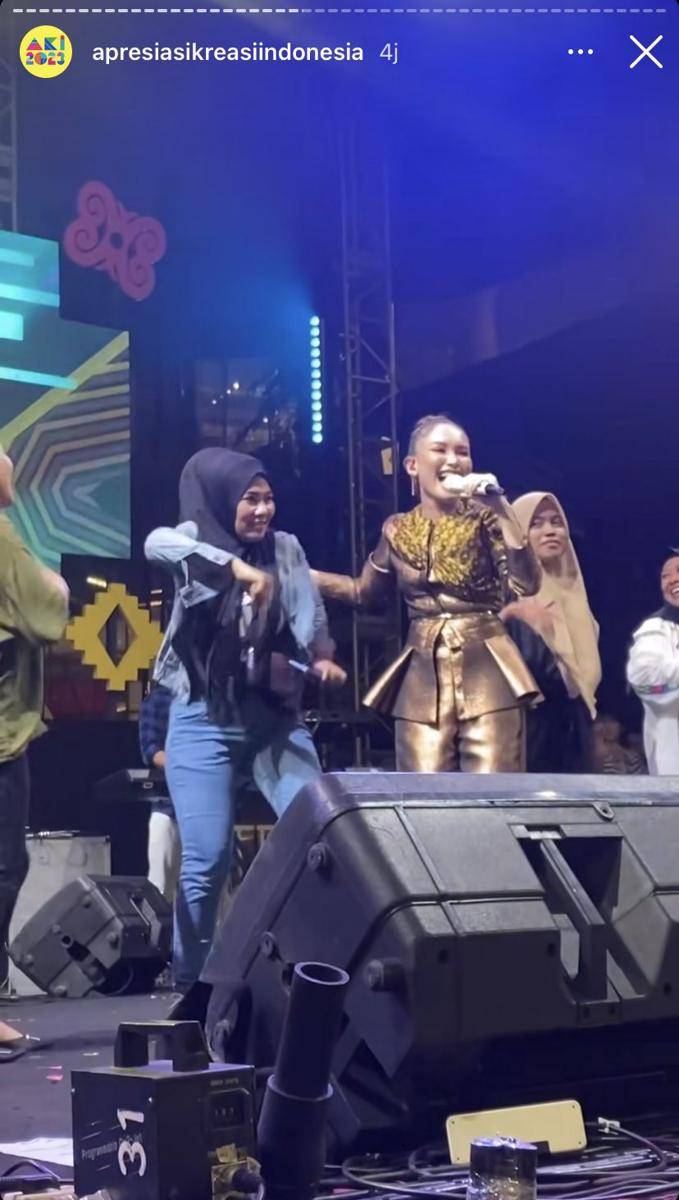 potret Ayu Ting Ting konser di festival musik Kemenparekraf RI (Instagram.com/apresiasikreasiindonesia)