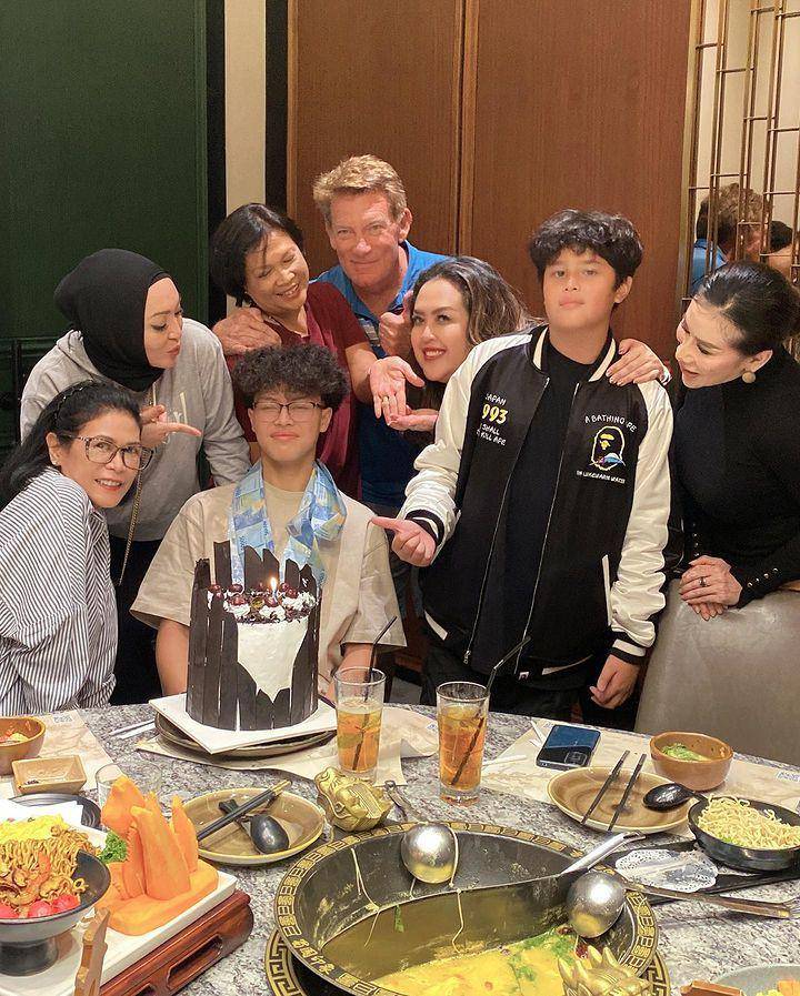 ulang tahun ke-14 Keanu Massaid (instagram.com/angelinasondakh09)